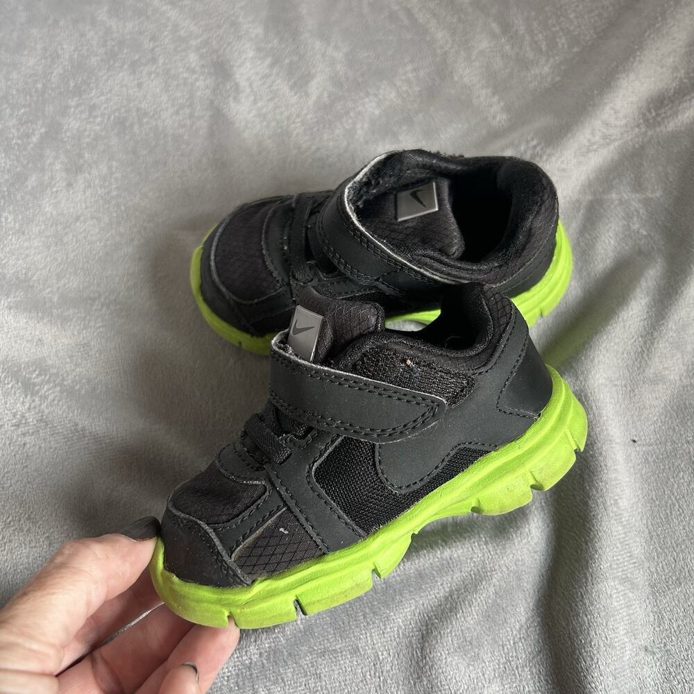 Nike Kids Black and Neon Green Sneakers